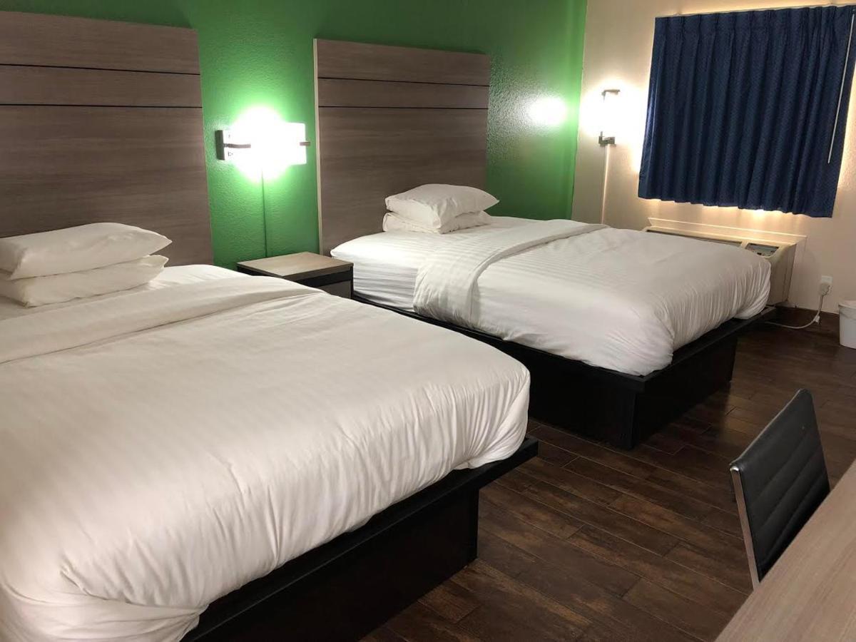 Travelers Inn And Suites Wharton Zewnętrze zdjęcie